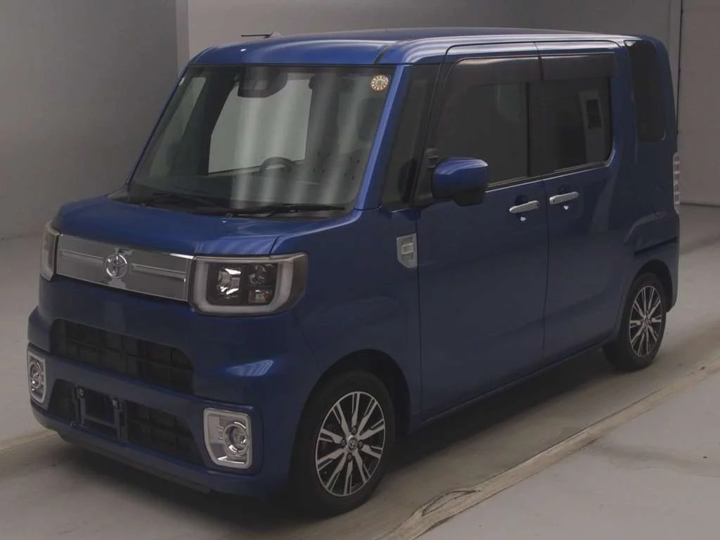 Toyota Pixis Mega LA700A 2019